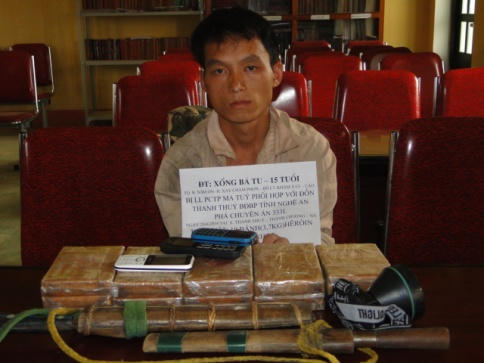 Bắt giữ 10 bánh heroin vận chuyển từ Lào về Việt Nam